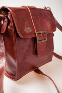 Geanta_postas_din_piele_naturala_01_3.400x400