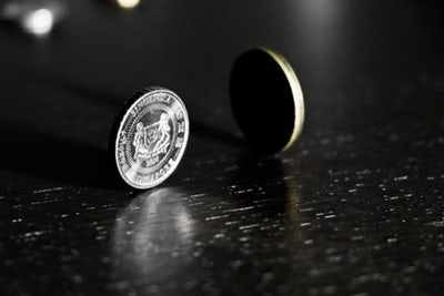 2 bani și o&nbsp;gară